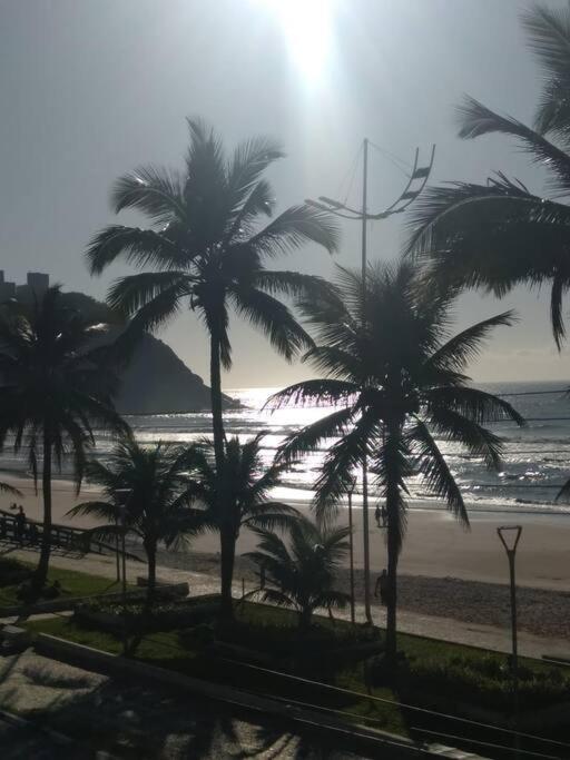 Apto Praia Do Tombo Гуаружа Екстер'єр фото