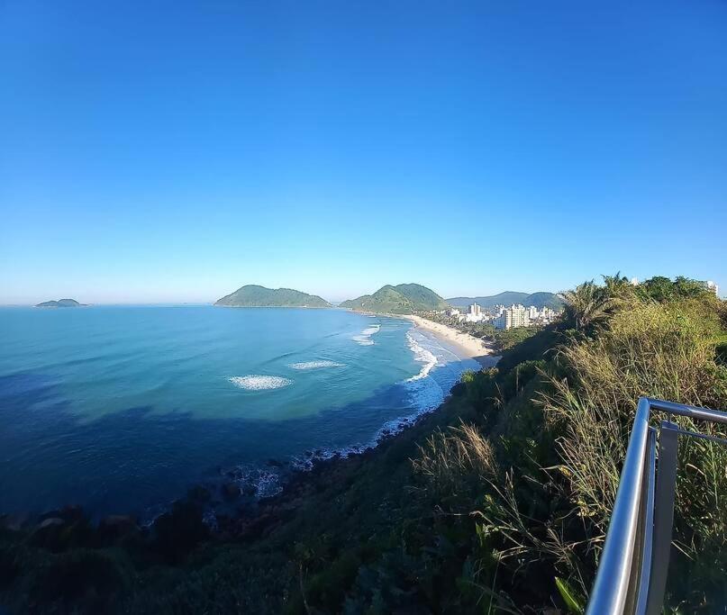 Apto Praia Do Tombo Гуаружа Екстер'єр фото