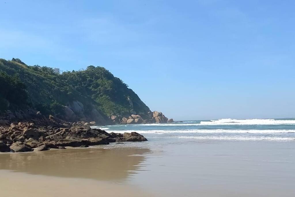 Apto Praia Do Tombo Гуаружа Екстер'єр фото