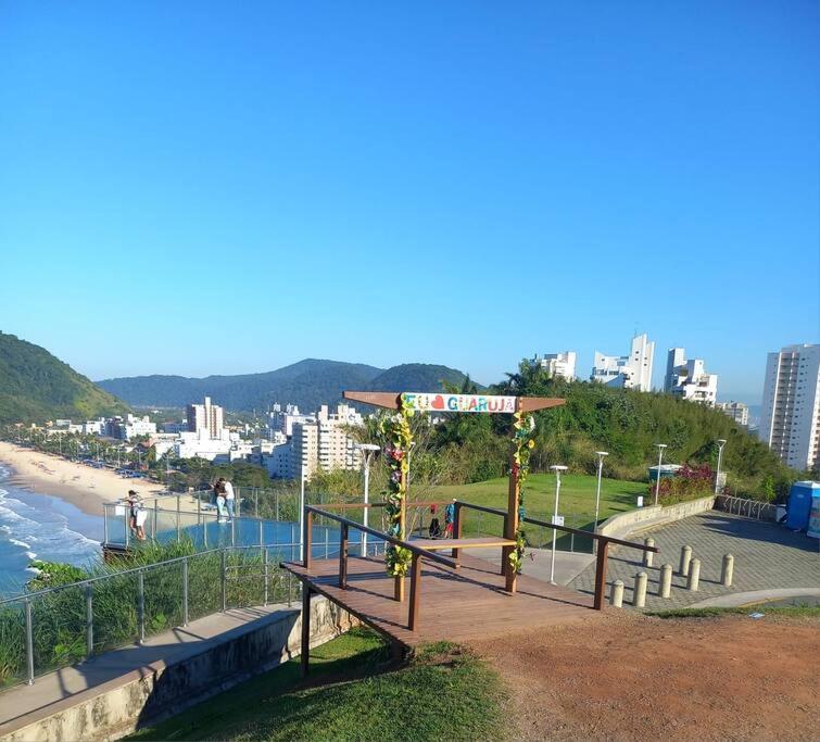 Apto Praia Do Tombo Гуаружа Екстер'єр фото